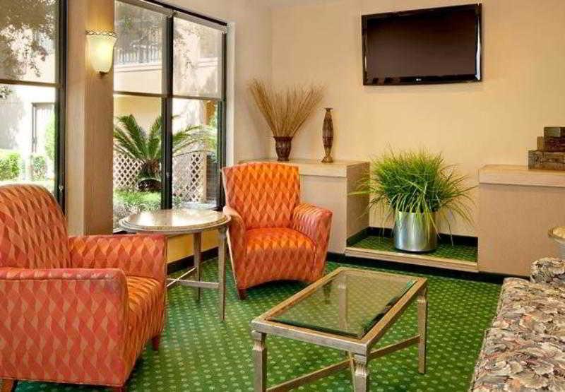 Courtyard By Marriott Houston Hobby Airport Hotel Exterior photo