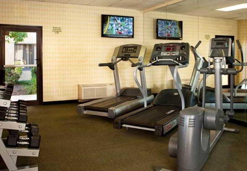 Courtyard By Marriott Houston Hobby Airport Hotel Exterior photo